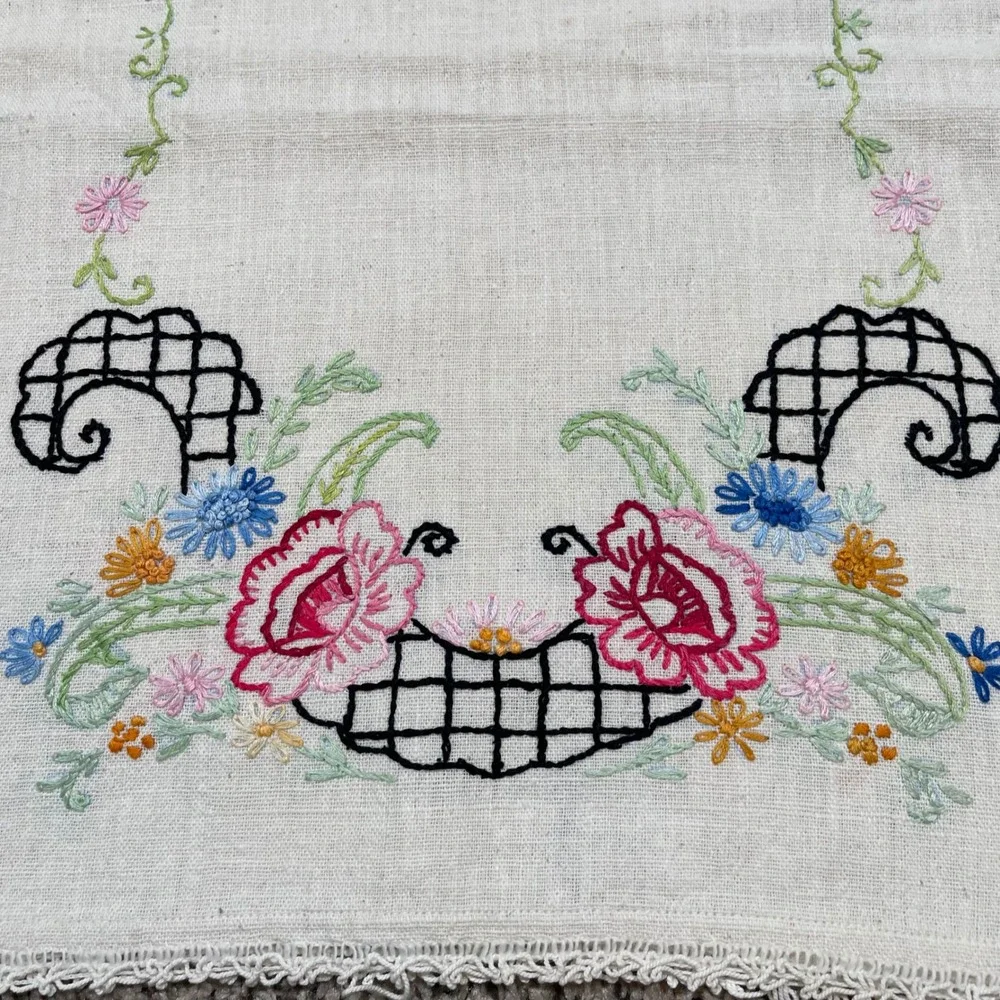 Vintage Hand Embroidered‎ Floral Linen Dresser Scarf Runner Crochet Lace Cottage